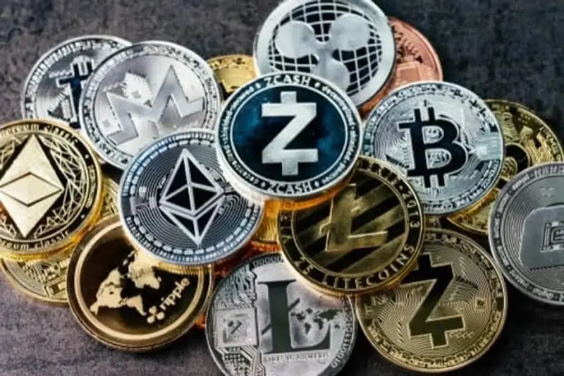 Bloomberg Intelligence Strategist Says Bitcoin Could Fall to $10,000 if US Stocks Drop