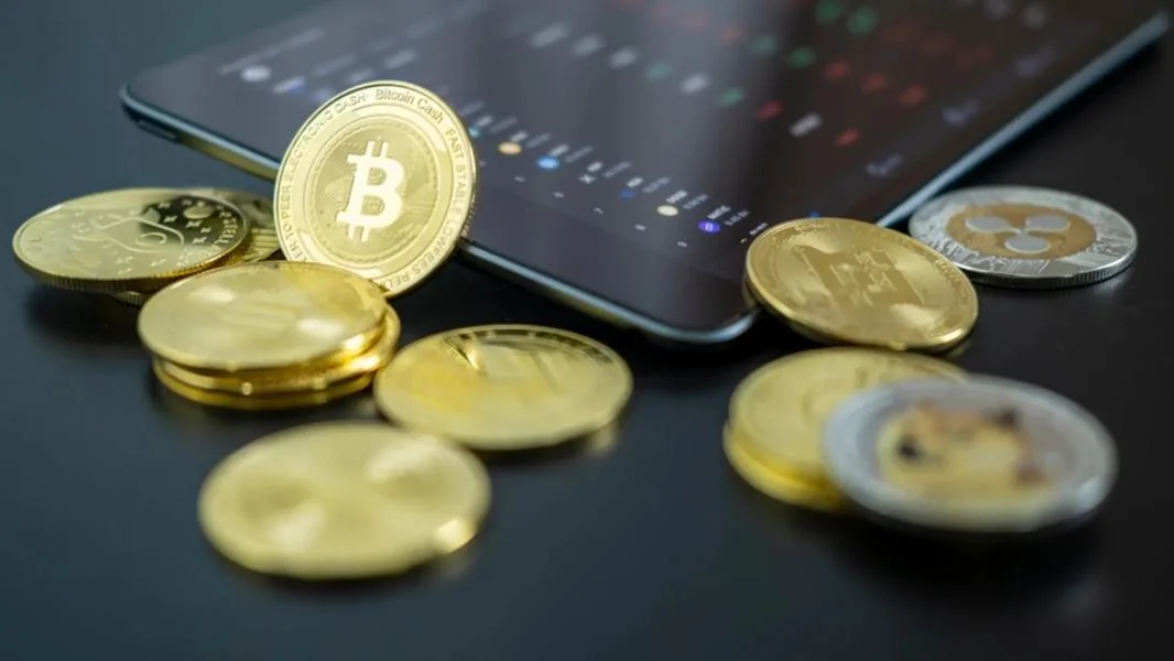 Crypto Market Jumps 11% After CLARITY Act Stalls; Bitwise Says Regulatory Burden Eased