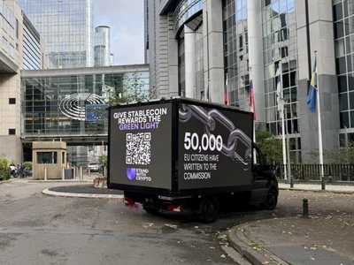 50,000 Europeans call on EU to ease stablecoin rewards restrictions in MiCA review