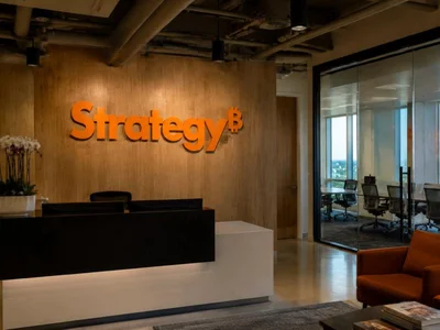 Strategy (MSTR) stock gains after resuming Bitcoin purchases after 10 weeks